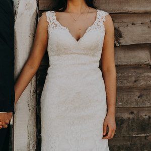 Essense of Australia Wedding Dress D2320 Size 10